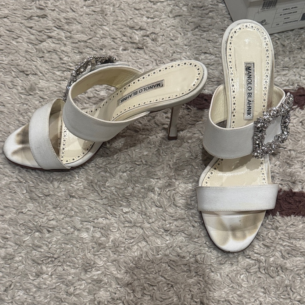 Manolo Blahnik Gable Jewel crêpe de chine mules Ivory Heels with Crystal Buckle - Picture 4 of 6